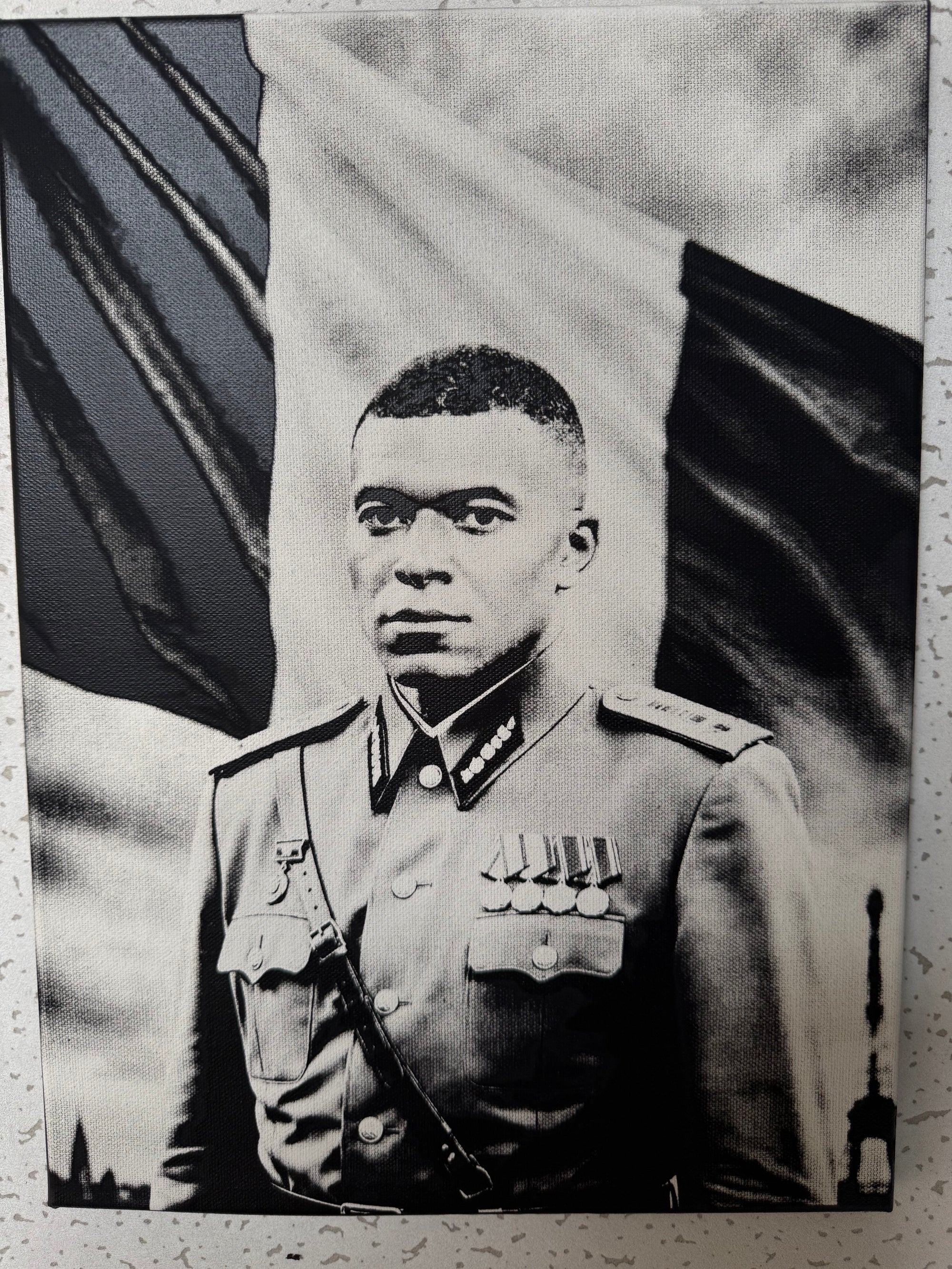 El Dictator Mbappé™ | Tableau Parodique Noir & Blanc sur Toile 30×40 cm