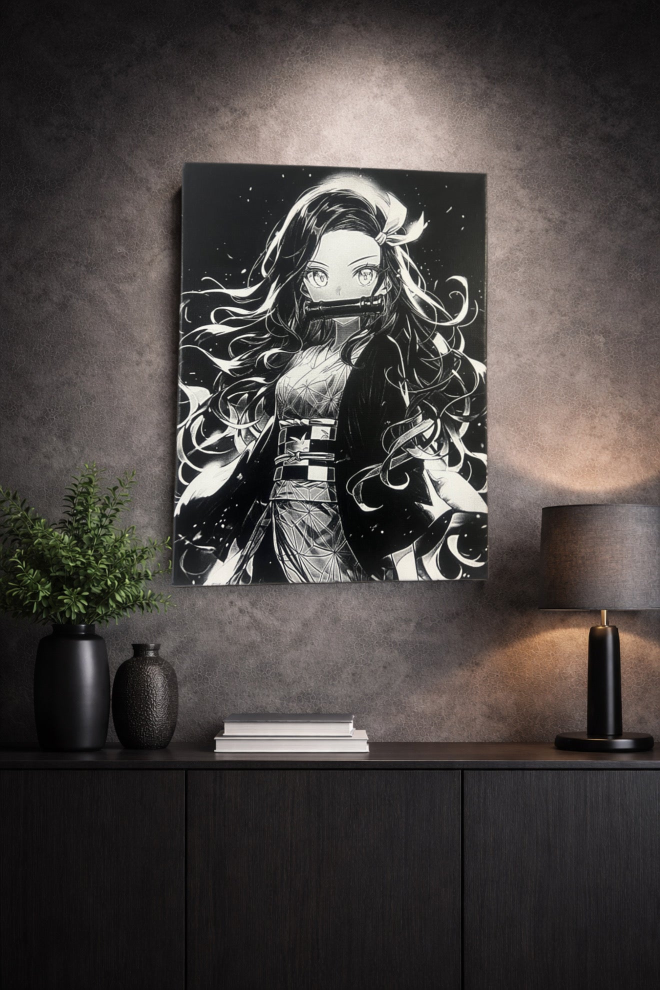 Tableau manga noir et blanc exposé dans un intérieur moderne, décoration murale élégante et apaisante