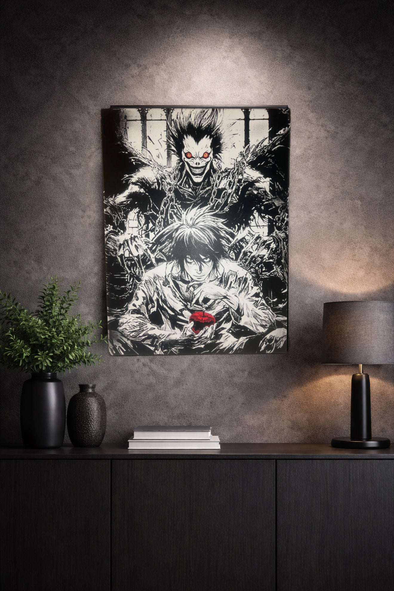 Tableau manga noir et blanc exposé dans un intérieur moderne, décoration murale sombre et graphique