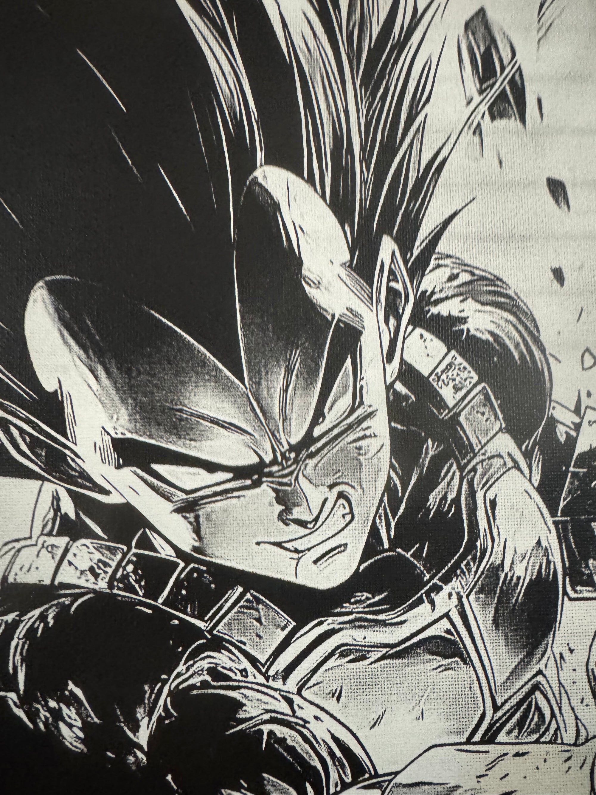 Détail des éclats graphiques et lignes dynamiques dans un tableau manga noir et blanc intense