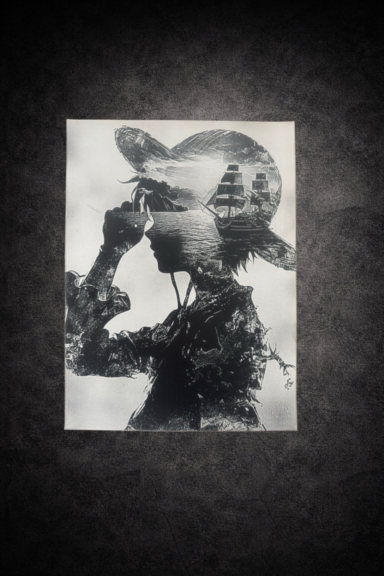 Tableau noir et blanc aventurier pirate face à l’océan épique