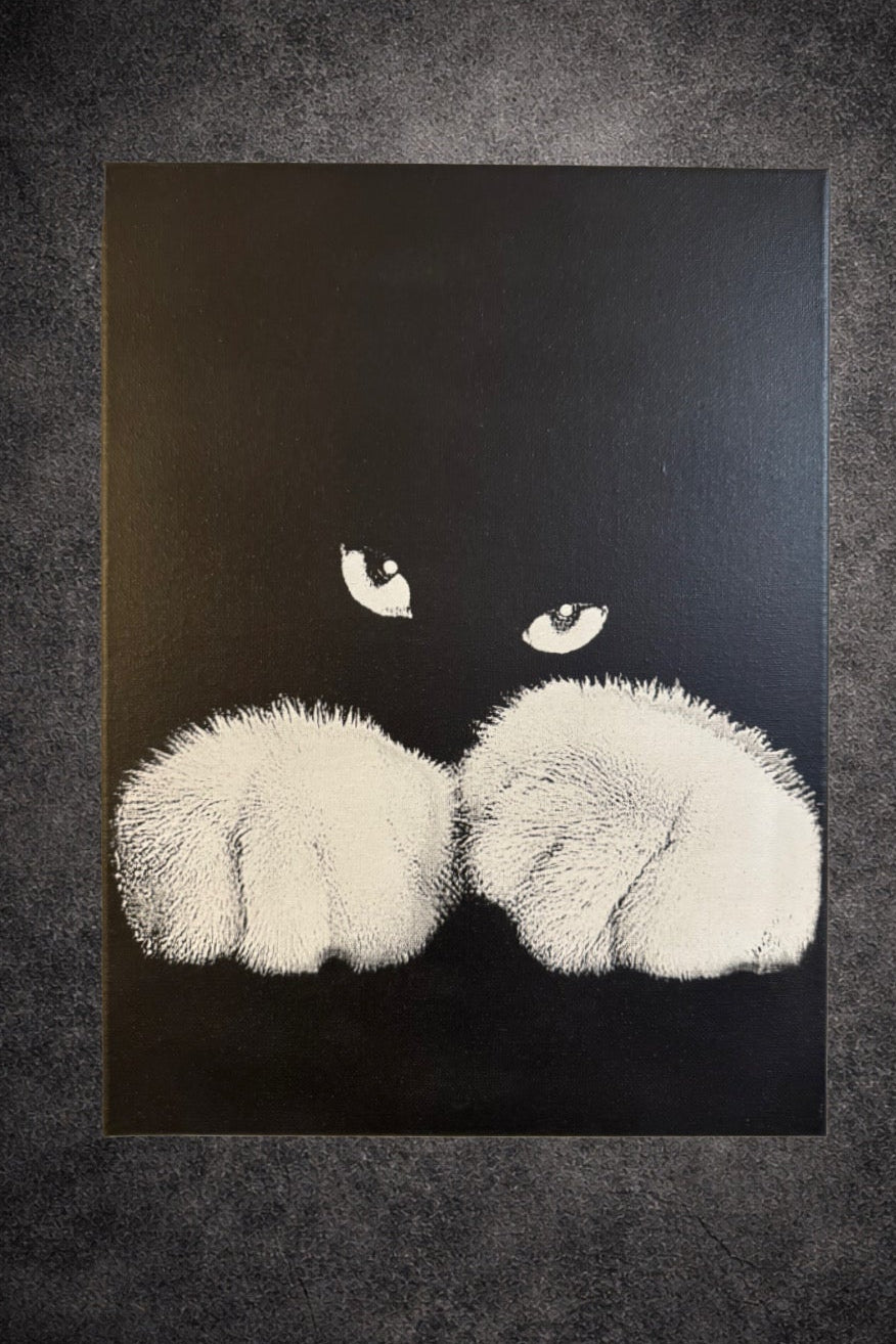 Tableau chat caché mystérieux en clair - obscur minimaliste – décoration murale 30x40 cm - DesignRomArt