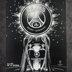 Tableau club de football de la capitale soulevant le trophée européen noir et blanc – décoration murale sportive moderne 30x40 cm - DesignRomArt