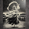 Tableau danseuse élégante sous ciel nocturne et lune brillante – style poétique asiatique noir et blanc – décoration murale 30x40 cm - DesignRomArt