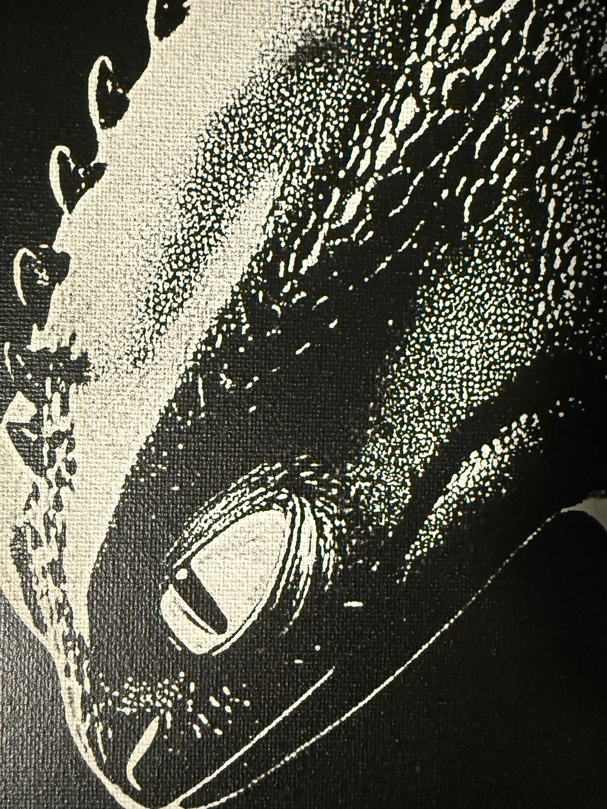 Détails artistiques du dragon en noir et blanc sur toile