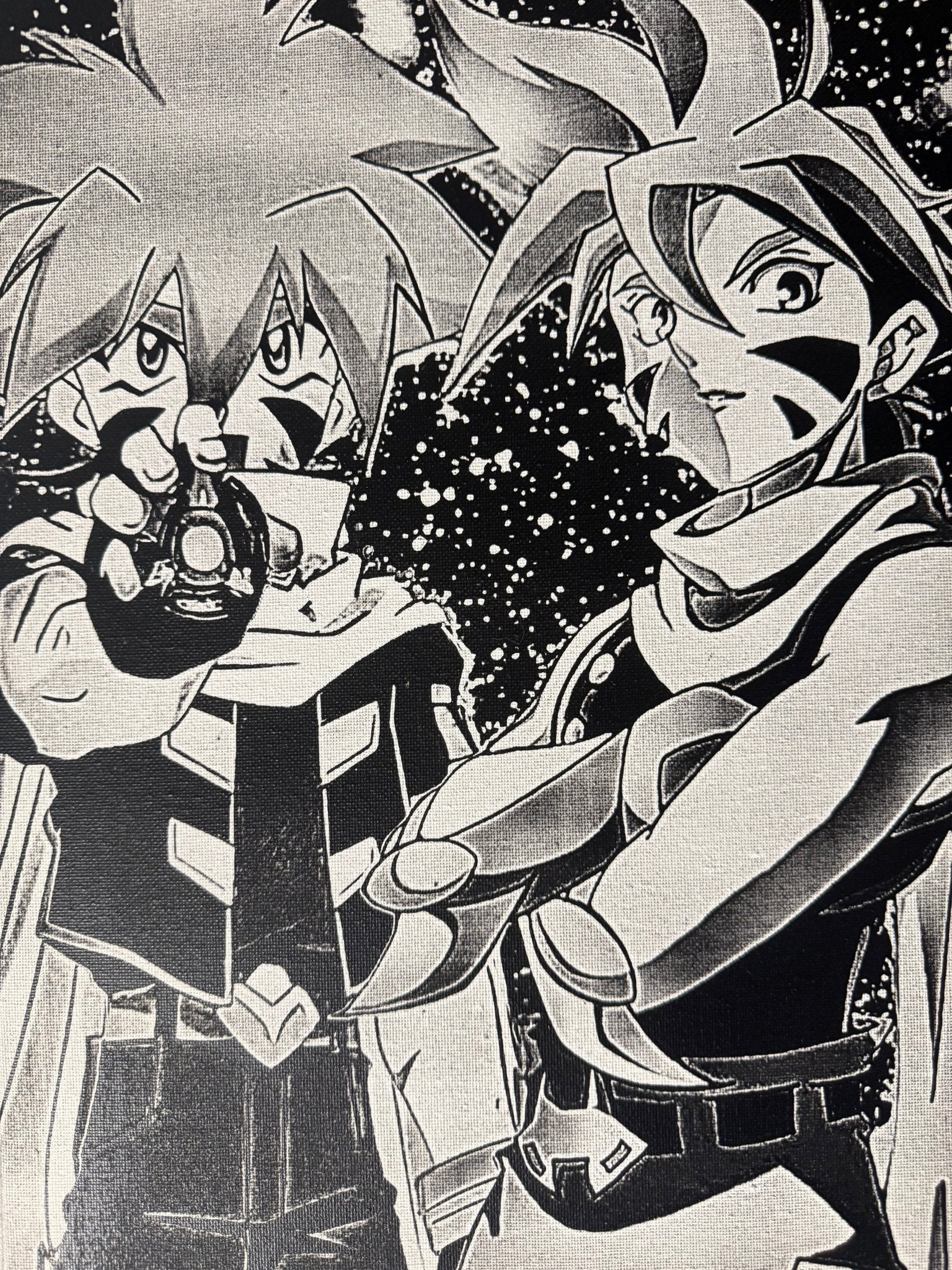 Tableau duo de jeunes héros kai combattants en posture d’action – univers aventure épique noir et blanc – décoration murale 30x40 cm - DesignRomArt