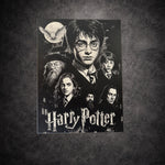 Tableau noir et blanc représentant des sorciers dans une école de magie