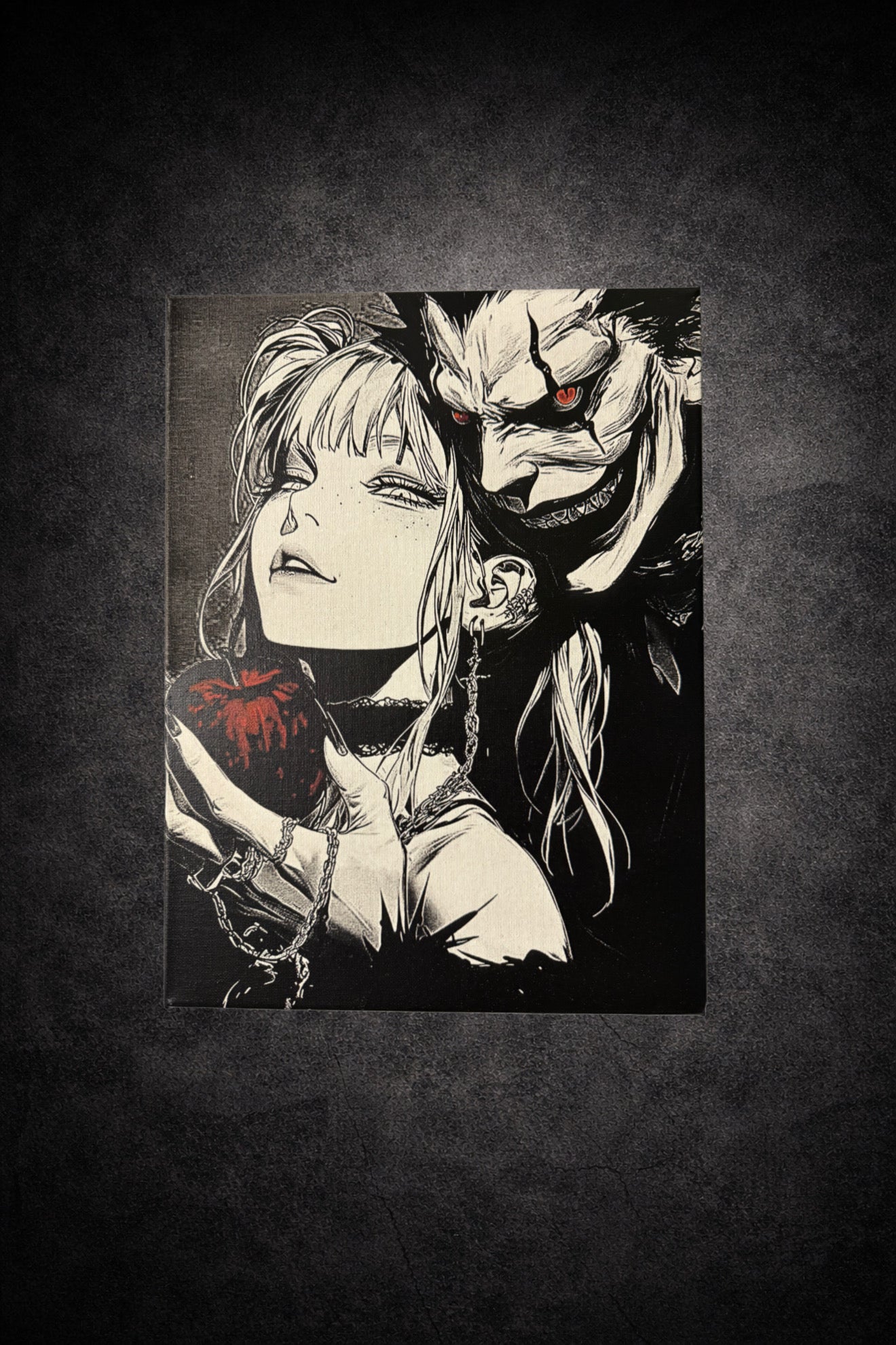 tableau noir et blanc femme mystérieuse et créature démoniaque