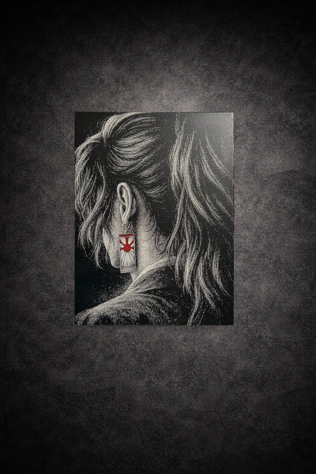 Tableau noir et blanc femme de dos symbole rouge