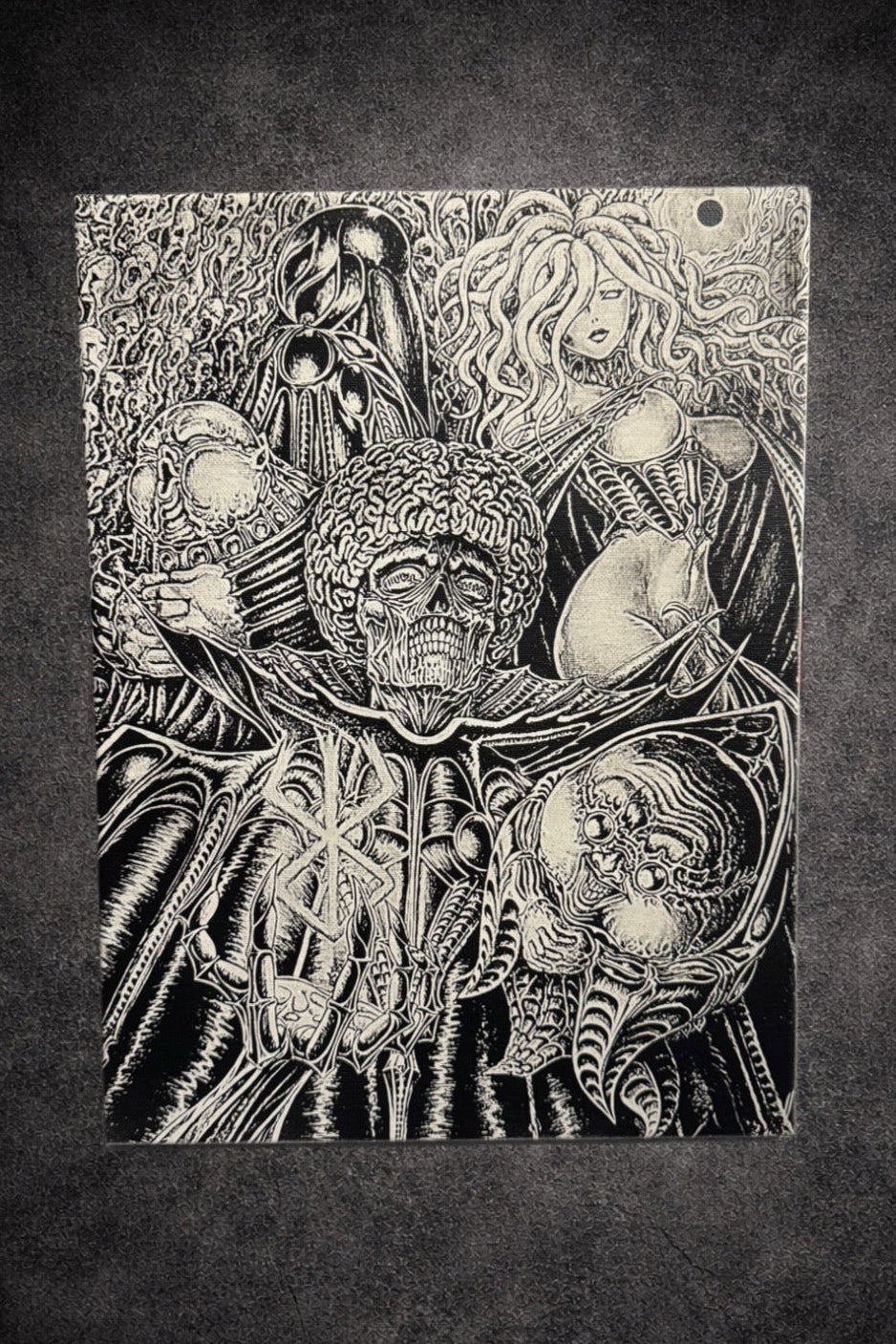 Tableau figure occulte et entités mystiques – scène ésotérique sombre noir et blanc – décoration murale 30x40 cm - DesignRomArt