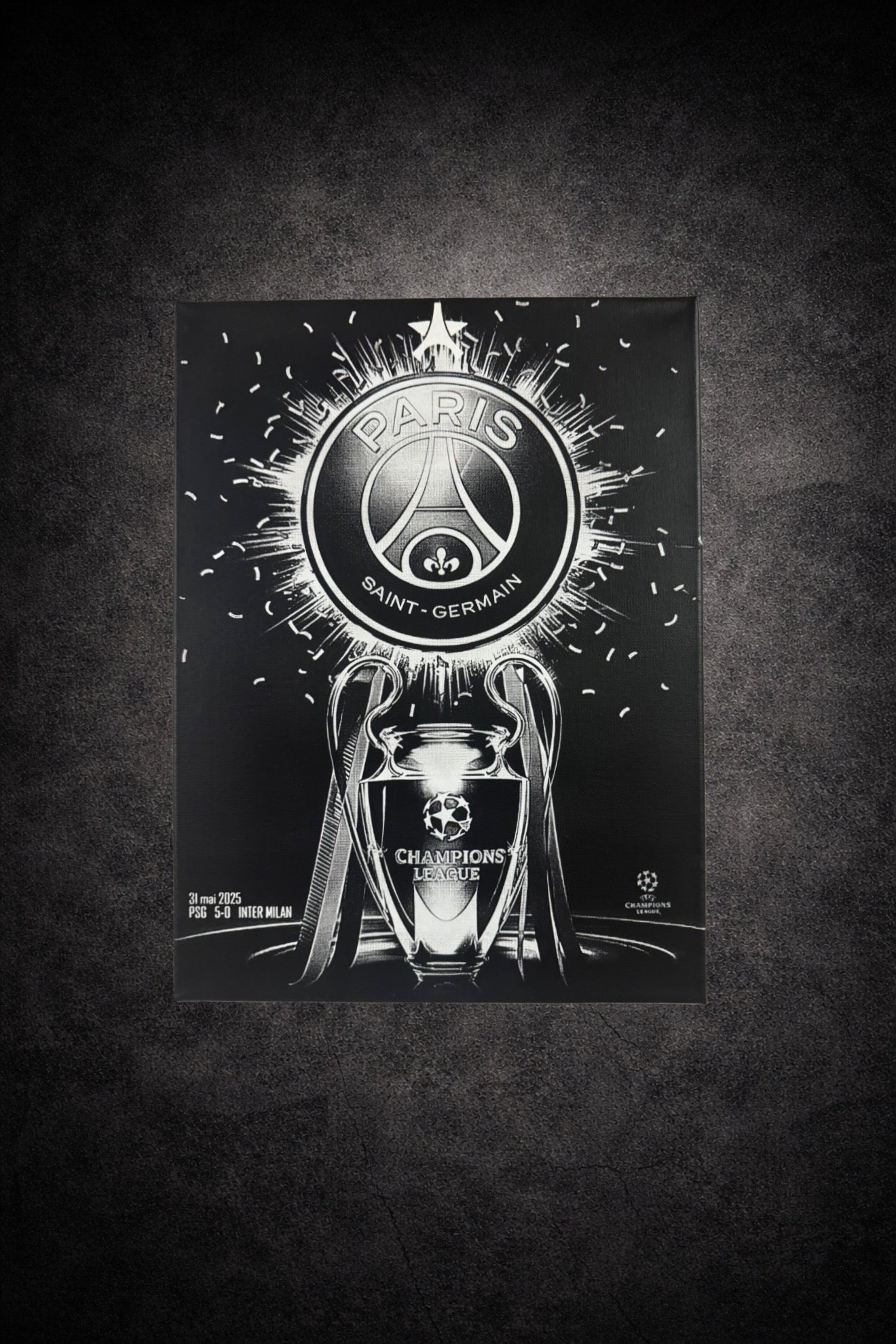 Tableau noir et blanc représentant un trophée de football européen