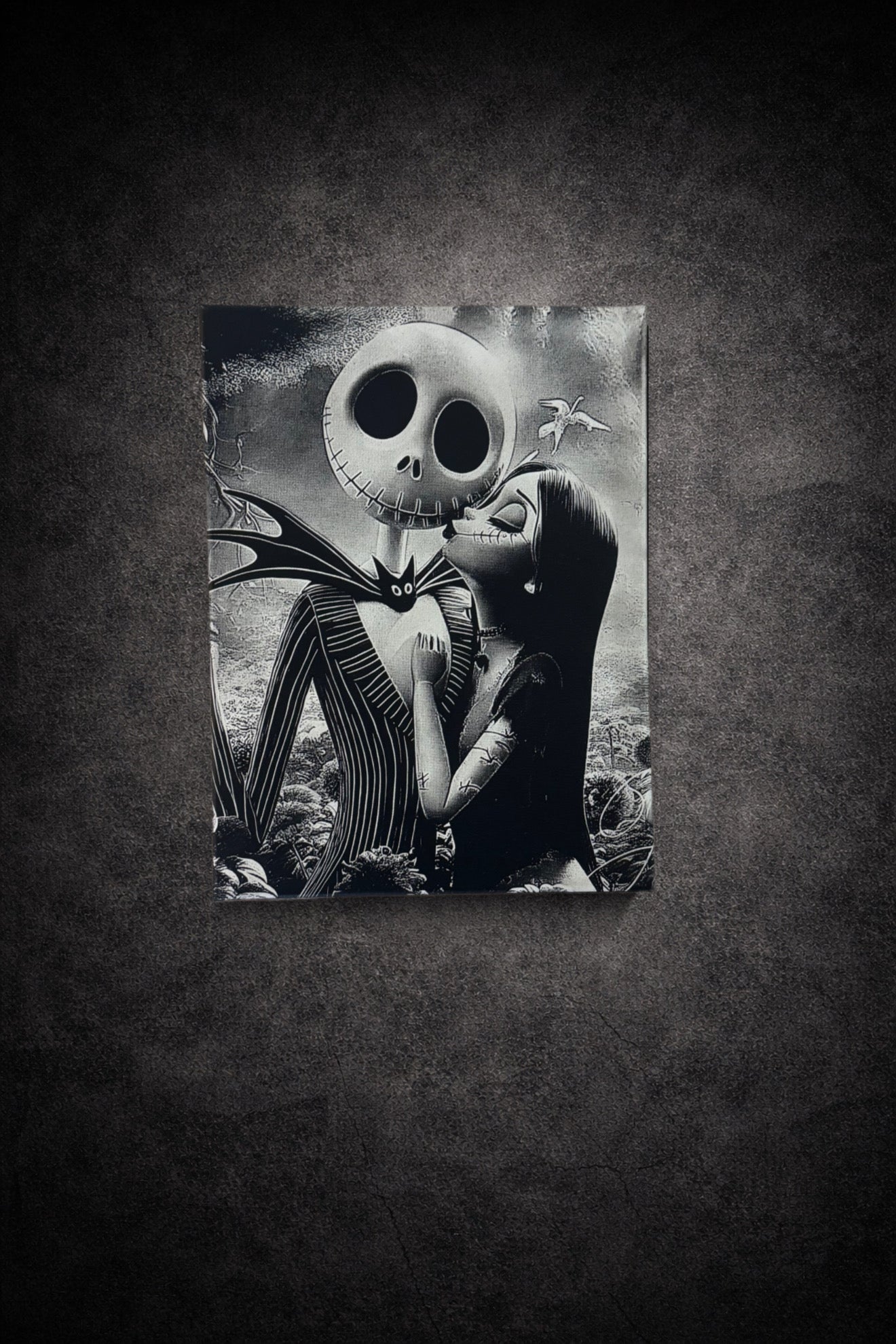 Tableau gothique noir et blanc représentant un couple fantastique romantique dans une ambiance poétique