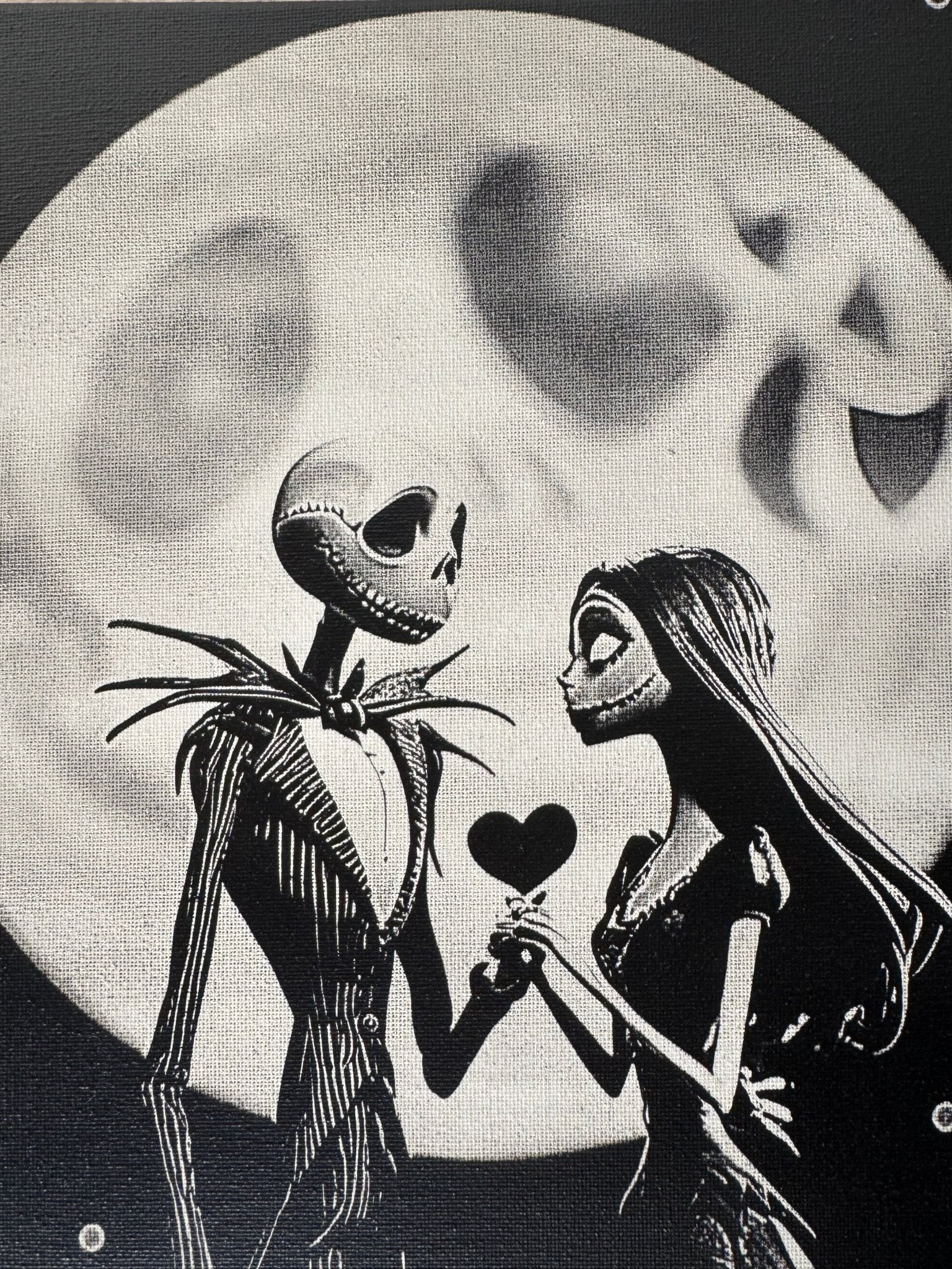 Tableau gothique noir et blanc – Couple fantastique sous la lune – Toile murale 30x40 cm - DesignRomArt
