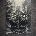Tableau guerrier en méditation tenant son sabre noir et blanc ambiance zen épique décoration murale 30x40 cm - DesignRomArt
