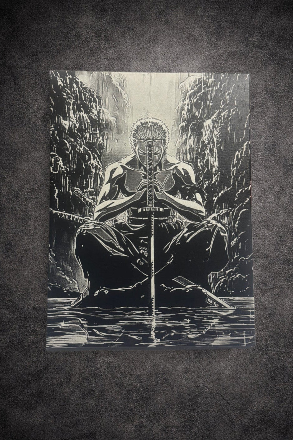 Tableau guerrier en méditation tenant son sabre noir et blanc ambiance zen épique décoration murale 30x40 cm - DesignRomArt