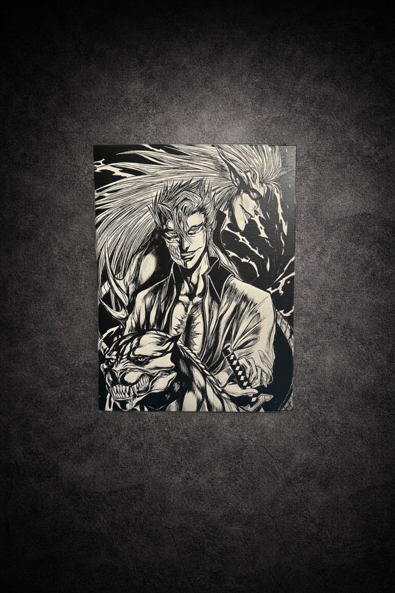 Tableau noir et blanc montrant un guerrier et une entité spirituelle