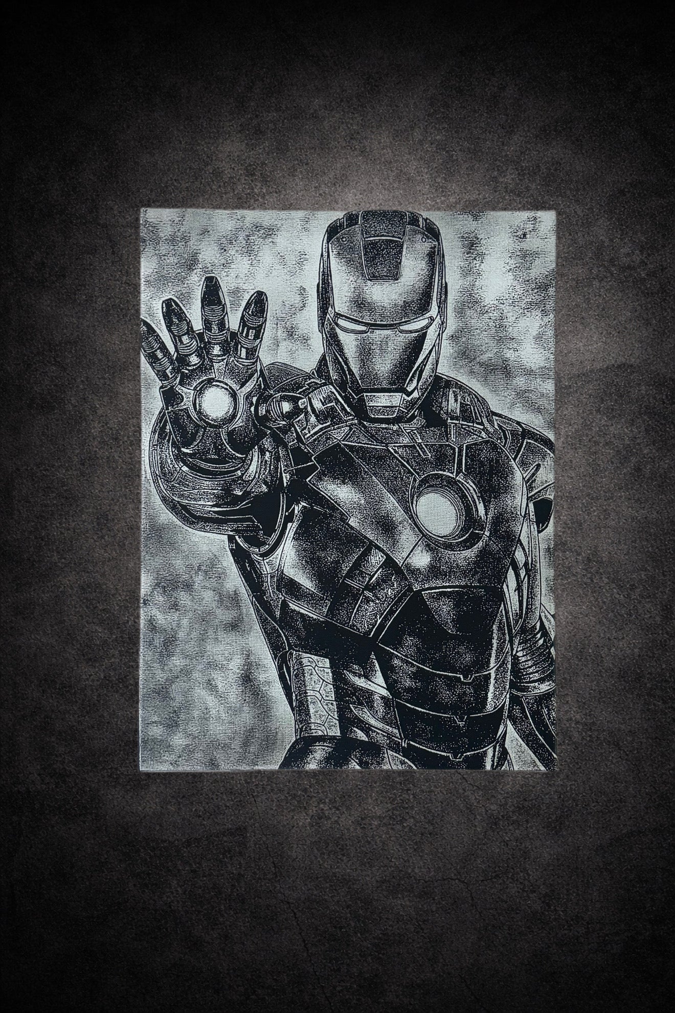 Tableau noir et blanc guerrier futuriste en armure technologique mur