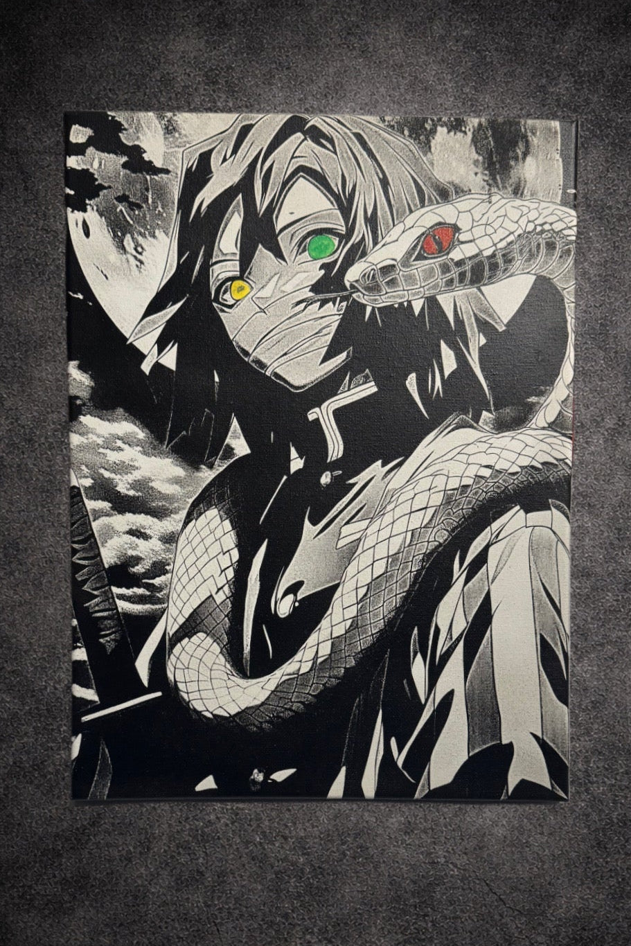 Tableau guerrier mystérieux et serpent protecteur esprit sombre fantasy noir et blanc décoration murale 30x40 cm - DesignRomArt