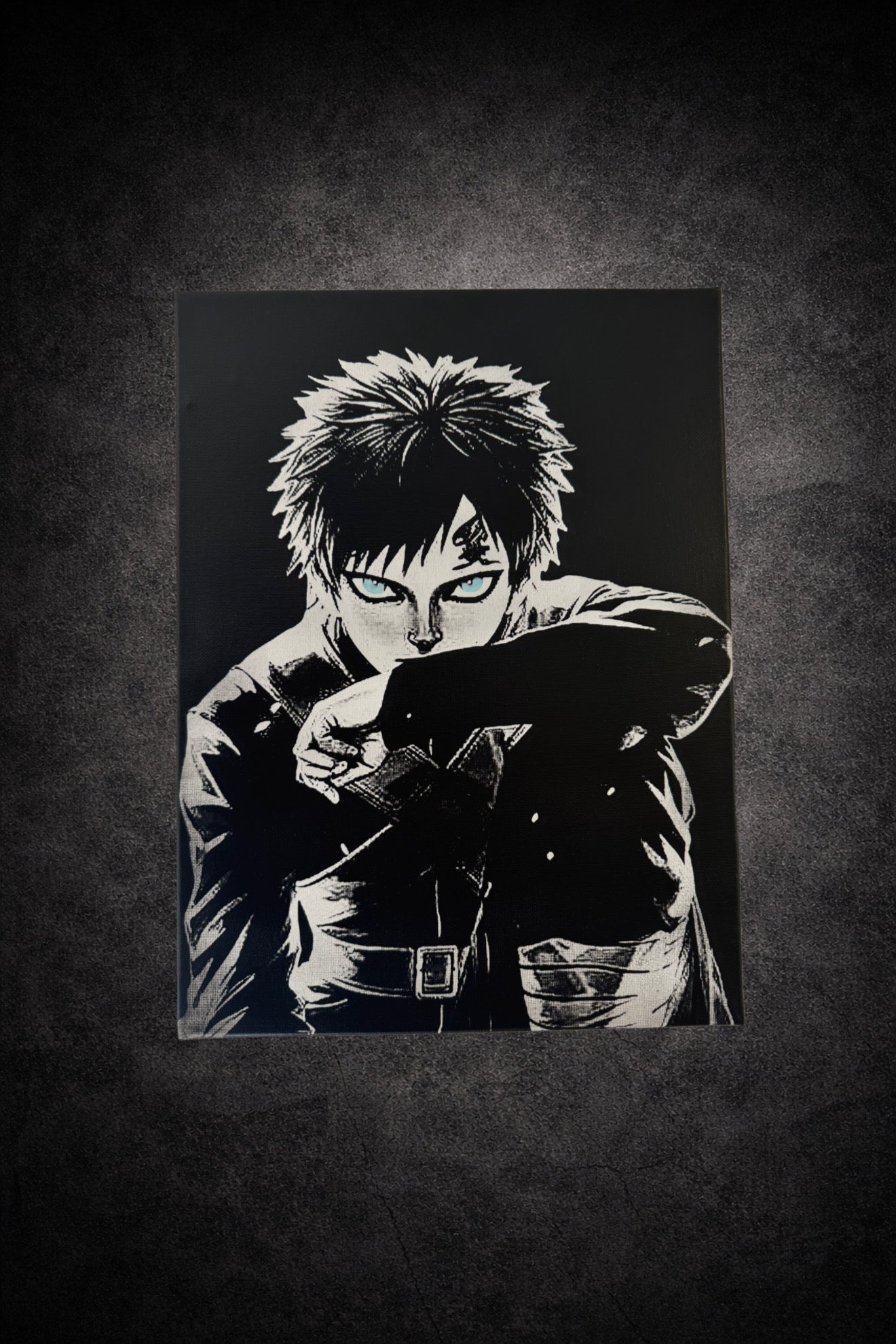 Tableau noir et blanc guerrier sombre au regard perçant