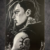 Tableau guerrière futuriste augmentée au regard intense style cyberpunk noir et blanc décoration murale 30x40 cm - DesignRomArt
