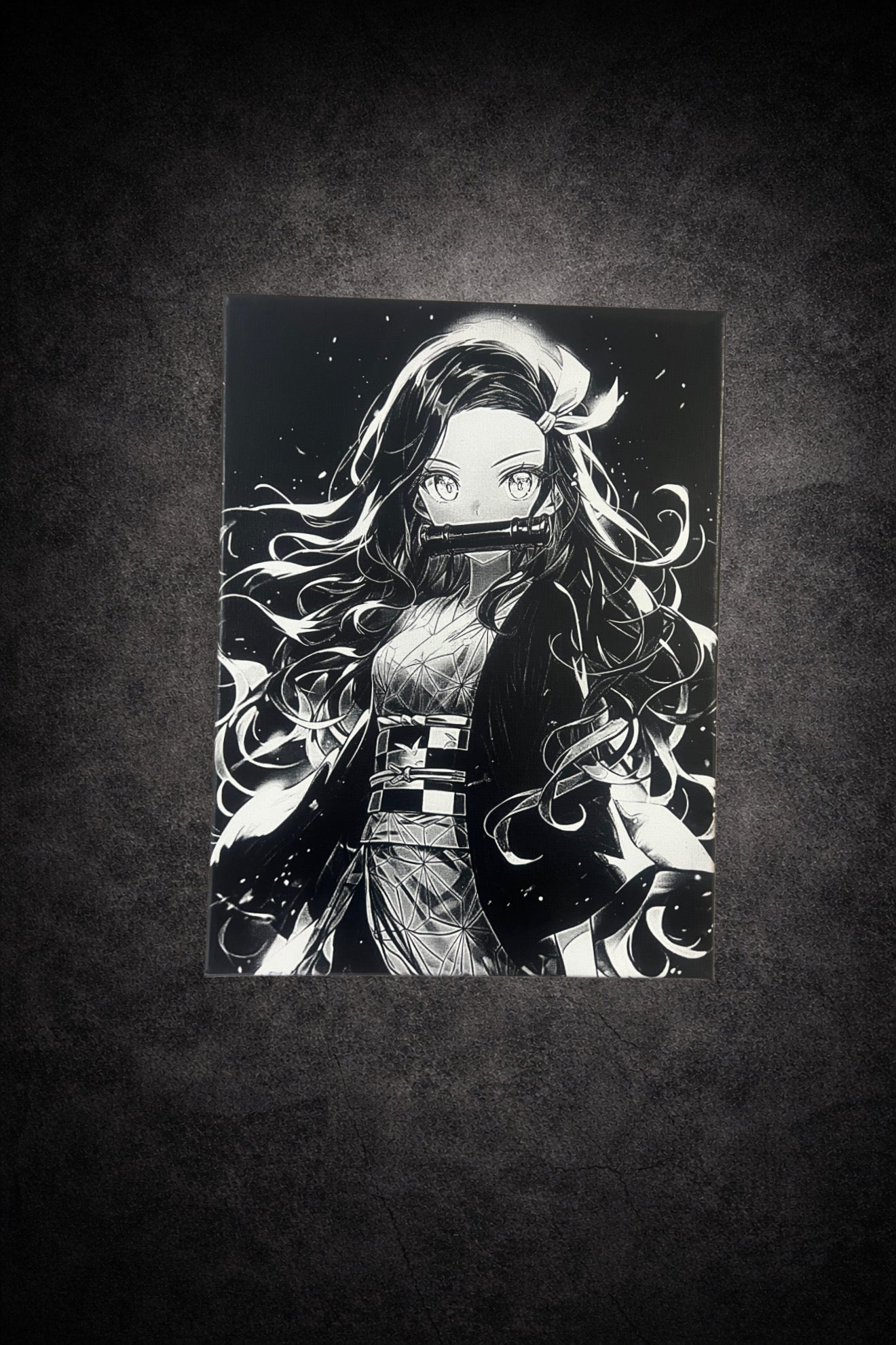 Tableau noir et blanc représentant une guerrière mystique déterminée