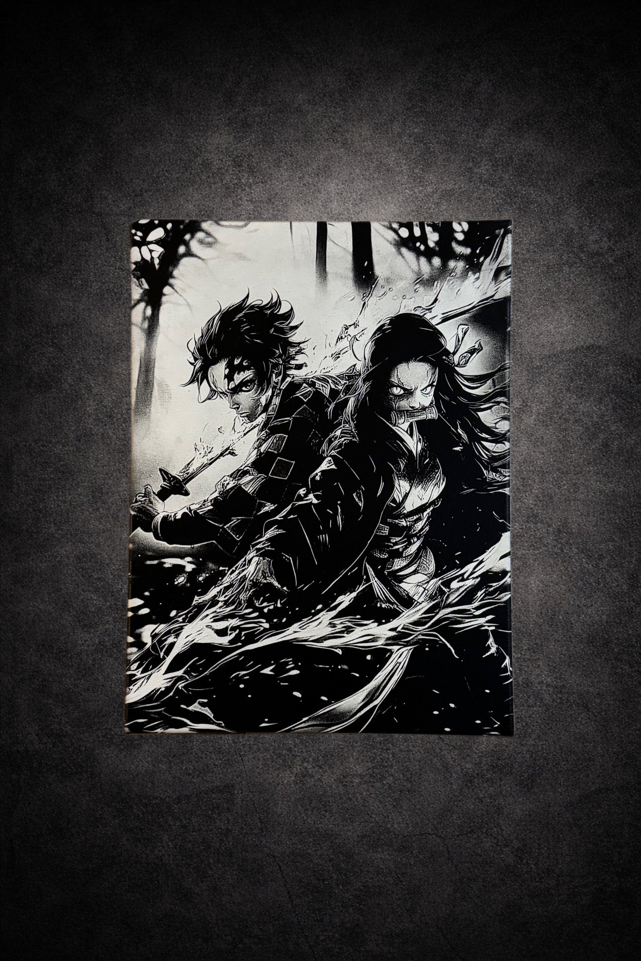 Tableau noir et blanc montrant deux guerriers en combat épique