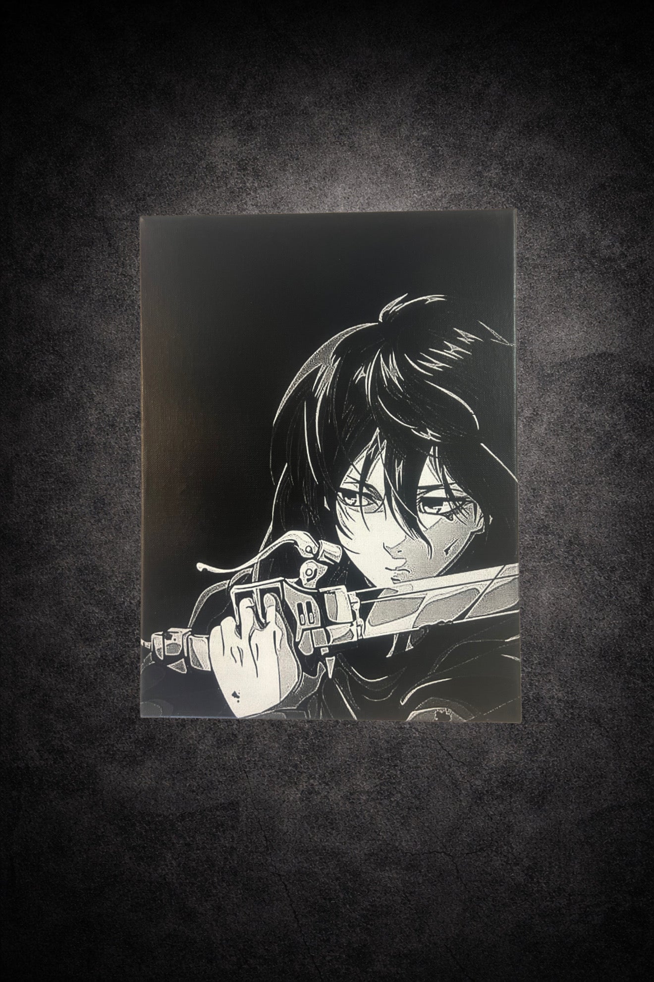 Tableau noir et blanc héroïne guerrière tenant un sabre intense