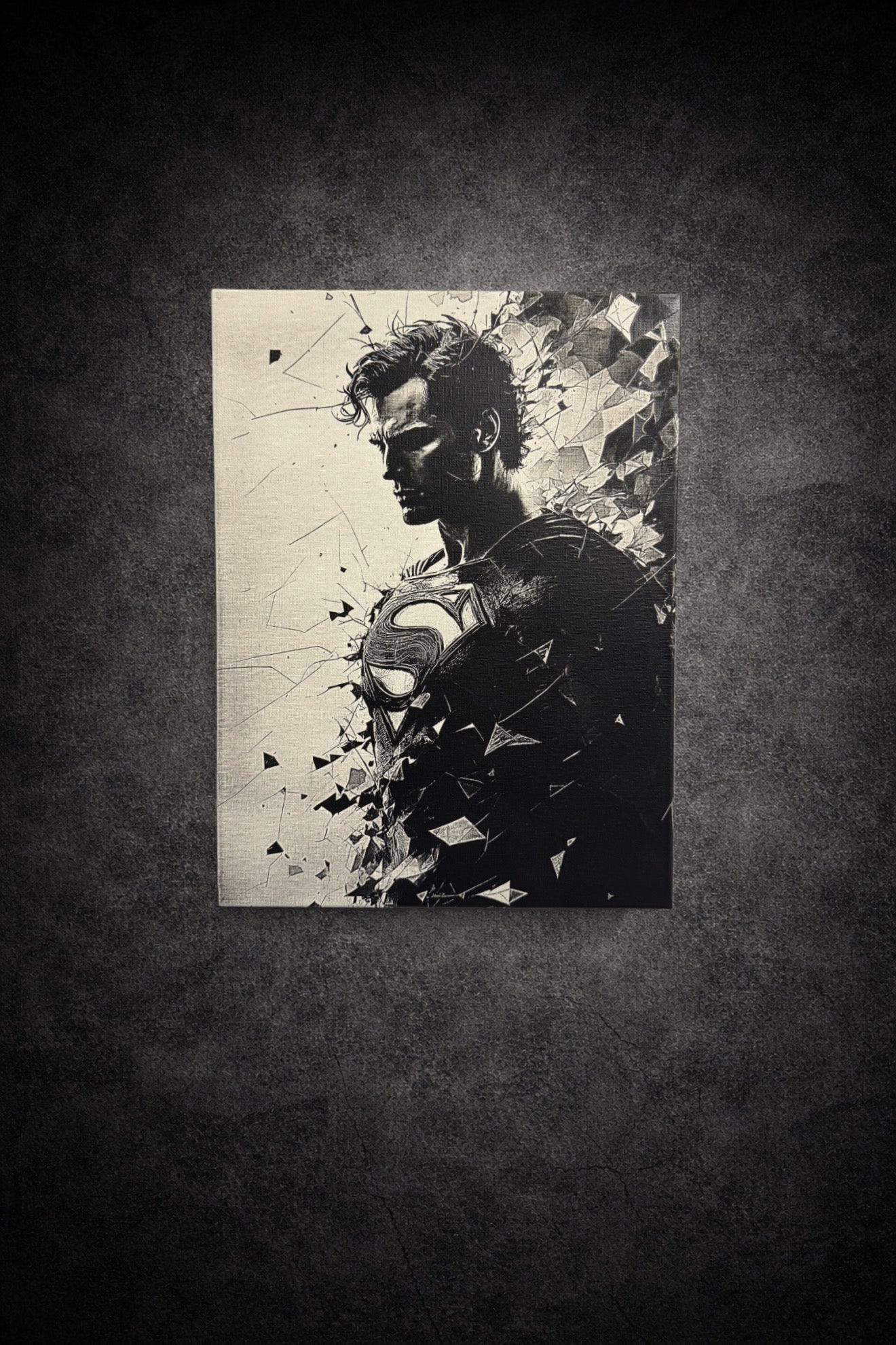 Tableau noir et blanc représentant un héros iconique moderne