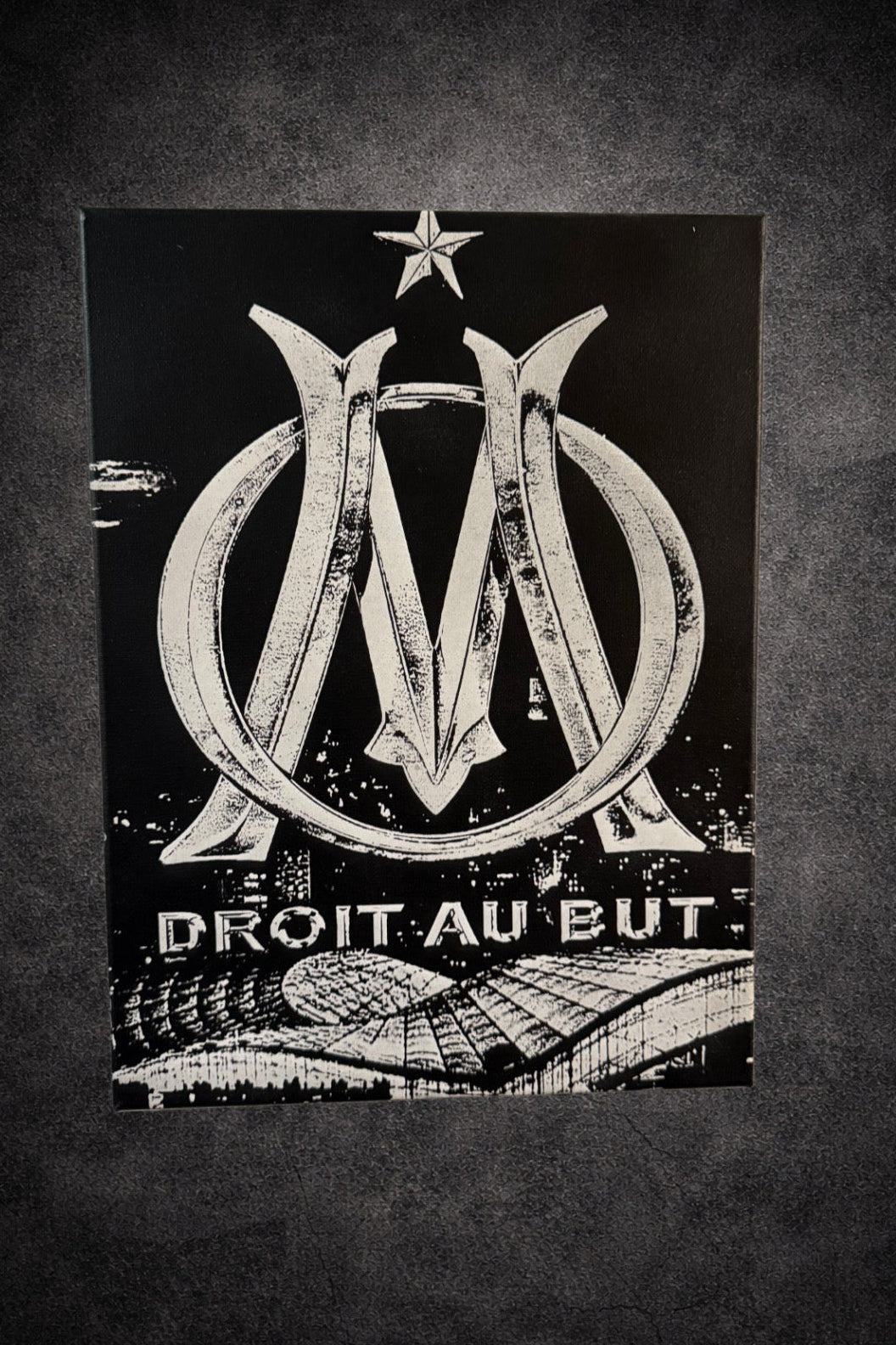 Tableau logo club marseillais droit au but décoration murale football noir et blanc 30x40 cm - DesignRomArt