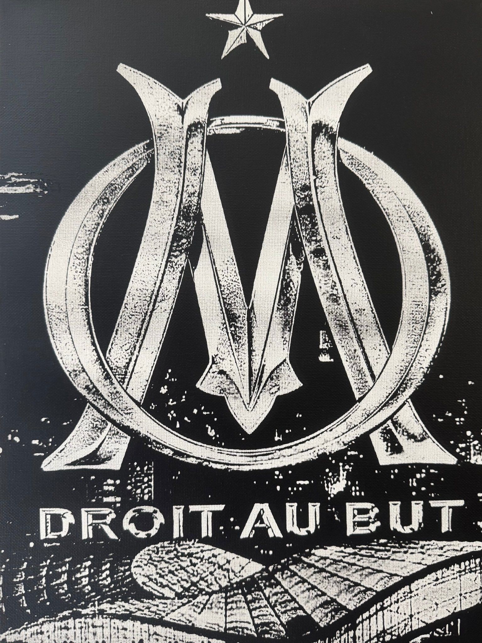 Tableau logo club marseillais droit au but décoration murale football noir et blanc 30x40 cm - DesignRomArt