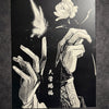 Tableau mains artistiques et papillon en suspension noir et blanc décoration murale 30x40 cm - DesignRomArt