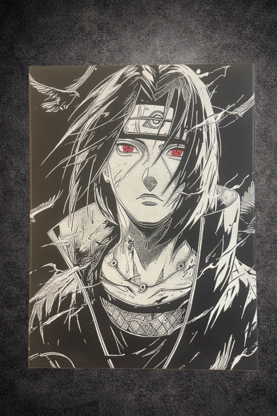 Tableau manga noir et blanc – Ninja au regard rouge et corbeaux – Toile murale 30x40 cm - DesignRomArt
