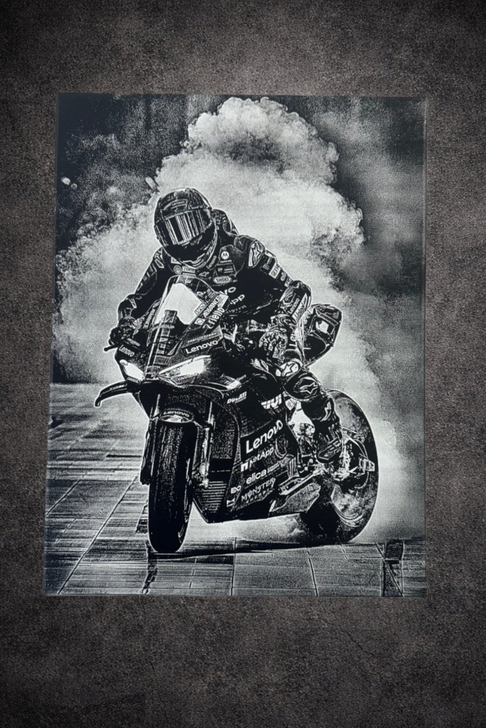 Tableau Marc Marquez MotoGP burn de victoire Ducati décoration murale moto course noir et blanc 30x40 cm - DesignRomArt
