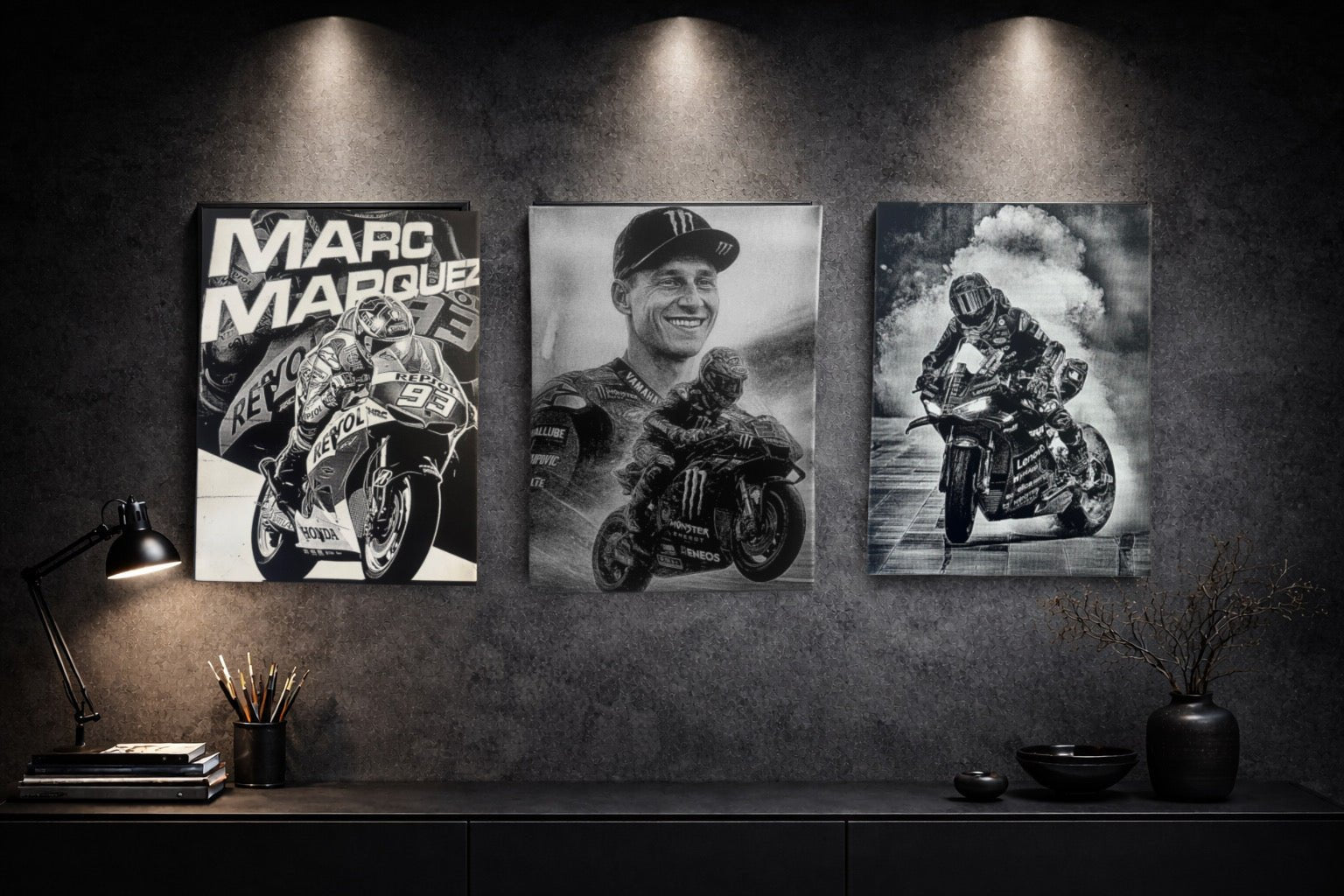 Tableau Marc Marquez MotoGP burn de victoire Ducati décoration murale moto course noir et blanc 30x40 cm - DesignRomArt