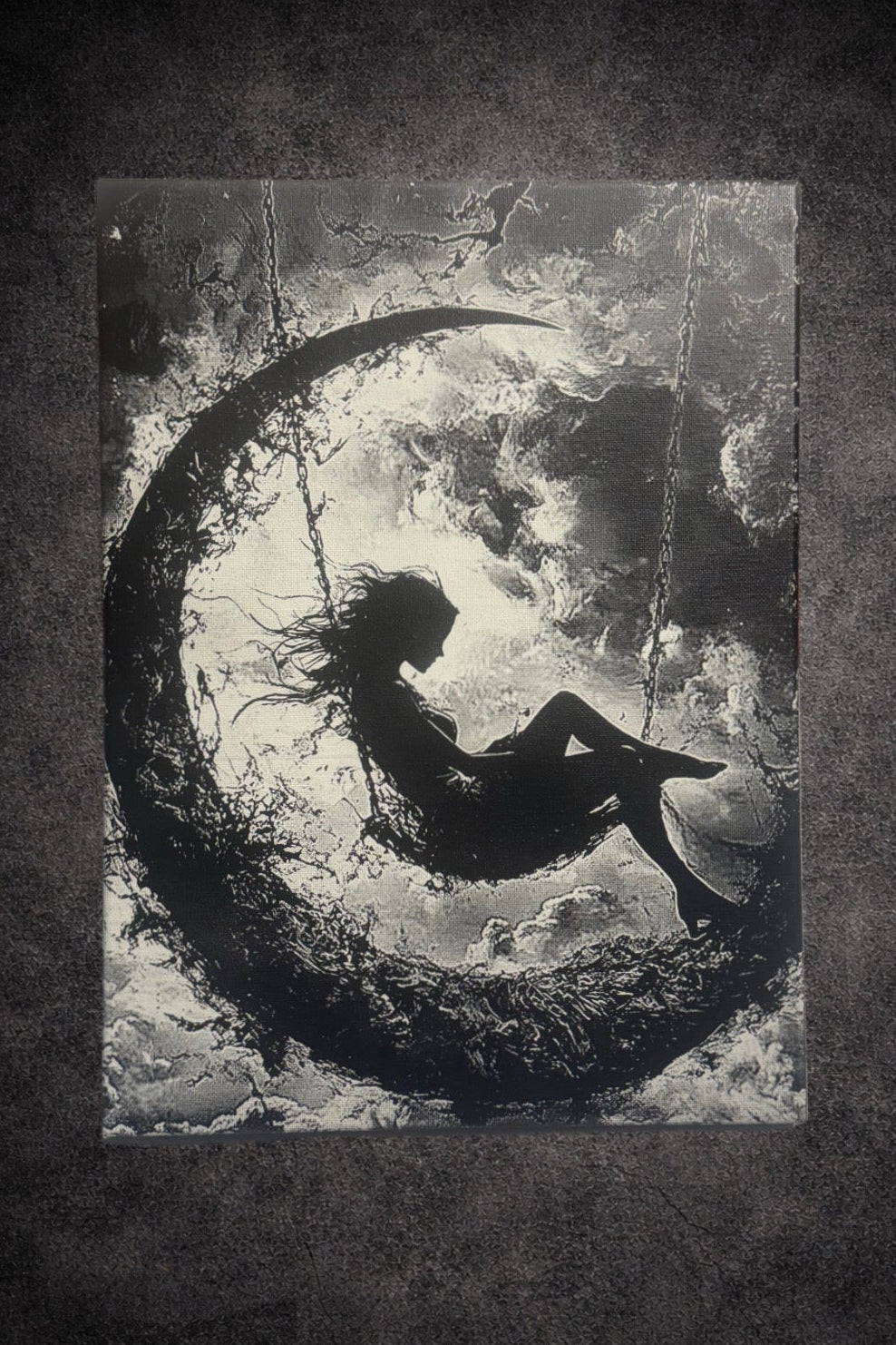 Tableau silhouette féminine suspendue dans un cercle d’ombre noir et blanc décoration murale 30x40 cm - DesignRomArt