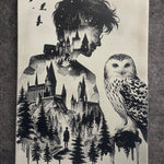 Tableau univers magie et sorcellerie noir et blanc – Château, hibou et personnage – Décoration murale 30x40 cm - DesignRomArt