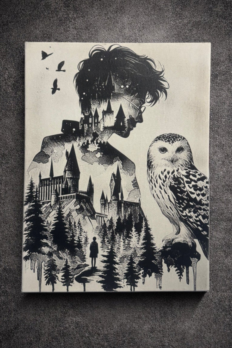 Tableau univers magie et sorcellerie noir et blanc – Château, hibou et personnage – Décoration murale 30x40 cm - DesignRomArt