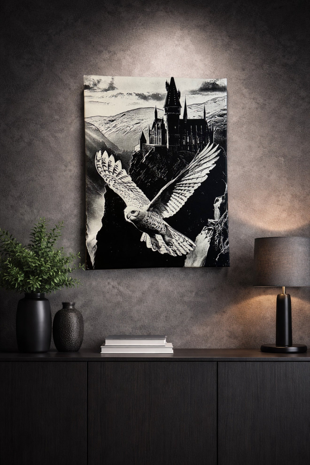 Tableau univers magie et sorcellerie noir et blanc – Décoration murale fantasy – Château mystique et hibou - DesignRomArt