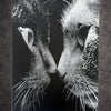 Tableau visage de chat en gros plan intense – décoration murale moderne noir et blanc 30x40 cm - DesignRomArt