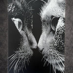 Tableau visage de chat en gros plan intense – décoration murale moderne noir et blanc 30x40 cm - DesignRomArt