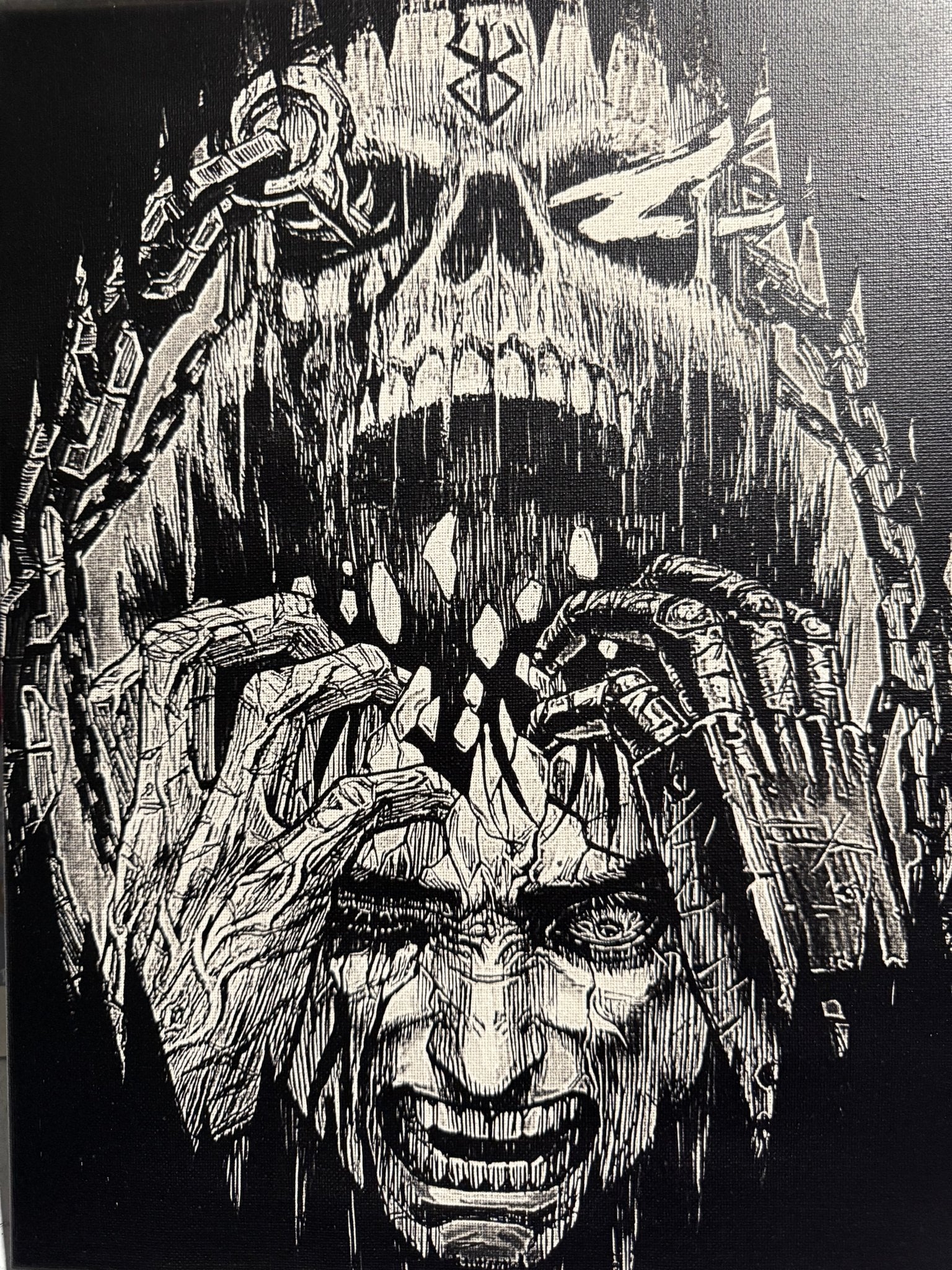 Tableau visage torturé sous entité démoniaque géante – scène psychologique sombre noir et blanc – décoration murale 30x40 cm - DesignRomArt